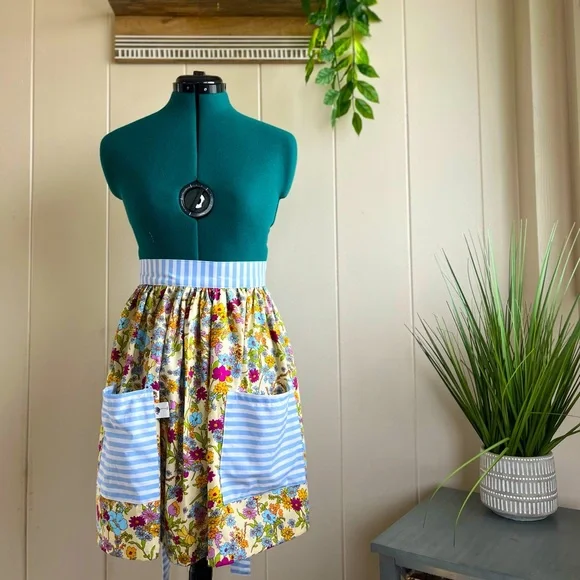 Retro style half apron - Picture 1 of 6